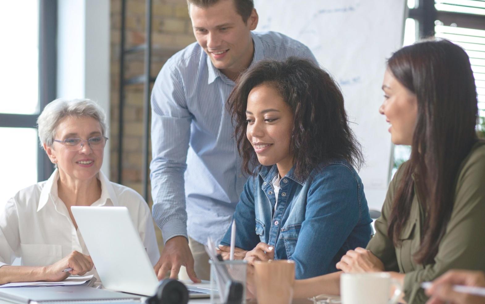 Análisis de tendencias en consultoría financiera y presupuestación